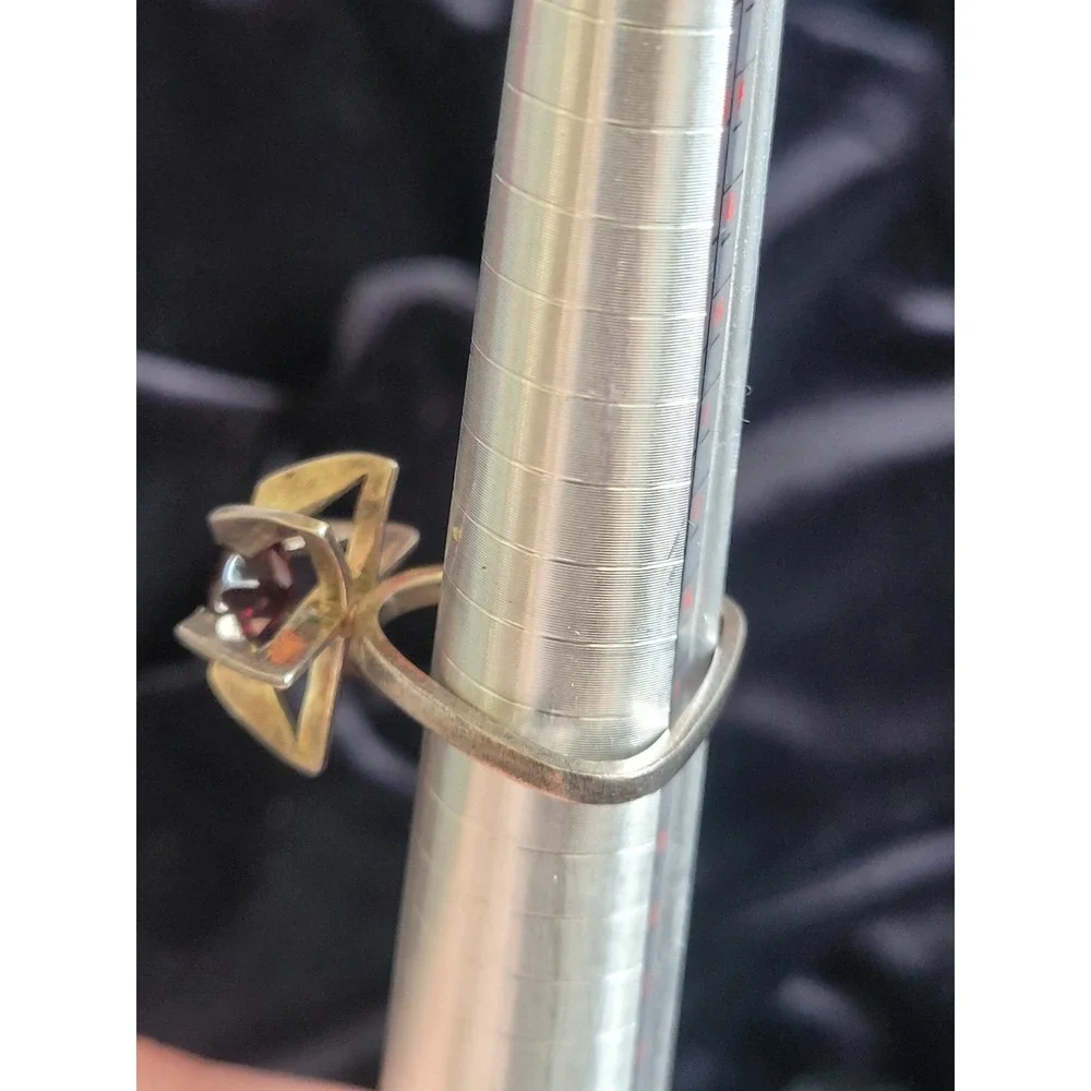 Vintage MCM Starburst Sterling Silver Red Stone Ring Garnet Funky Size 6 Triangl